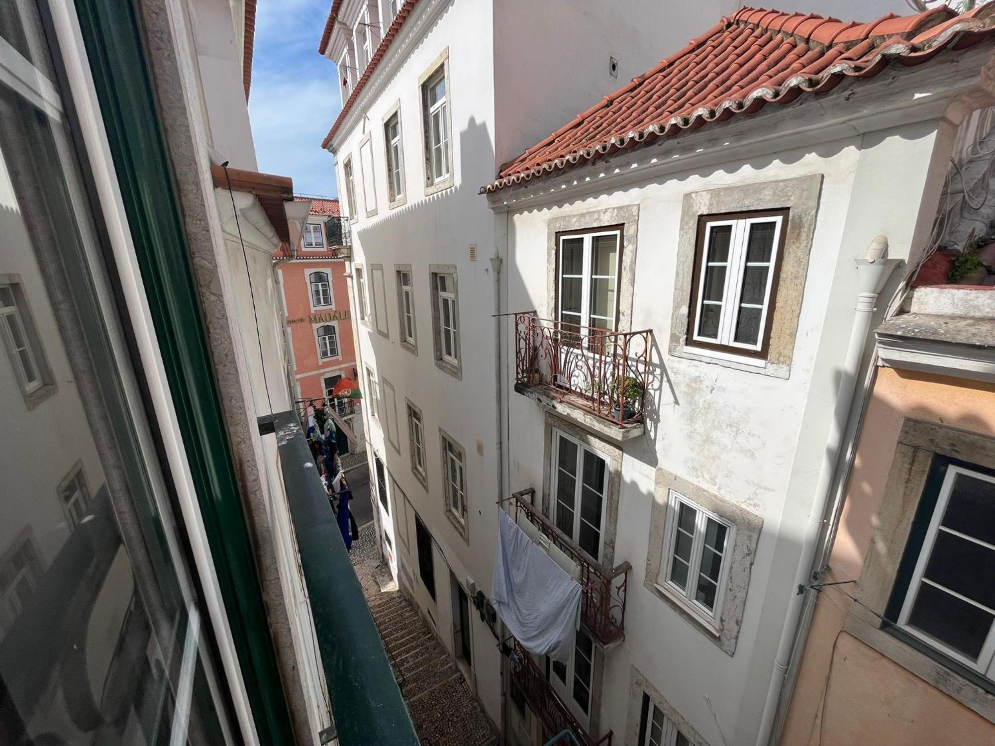 2 Bedroom, 2 Bathroom Apartment - Travessa Da Madalena Lisbon Exterior photo